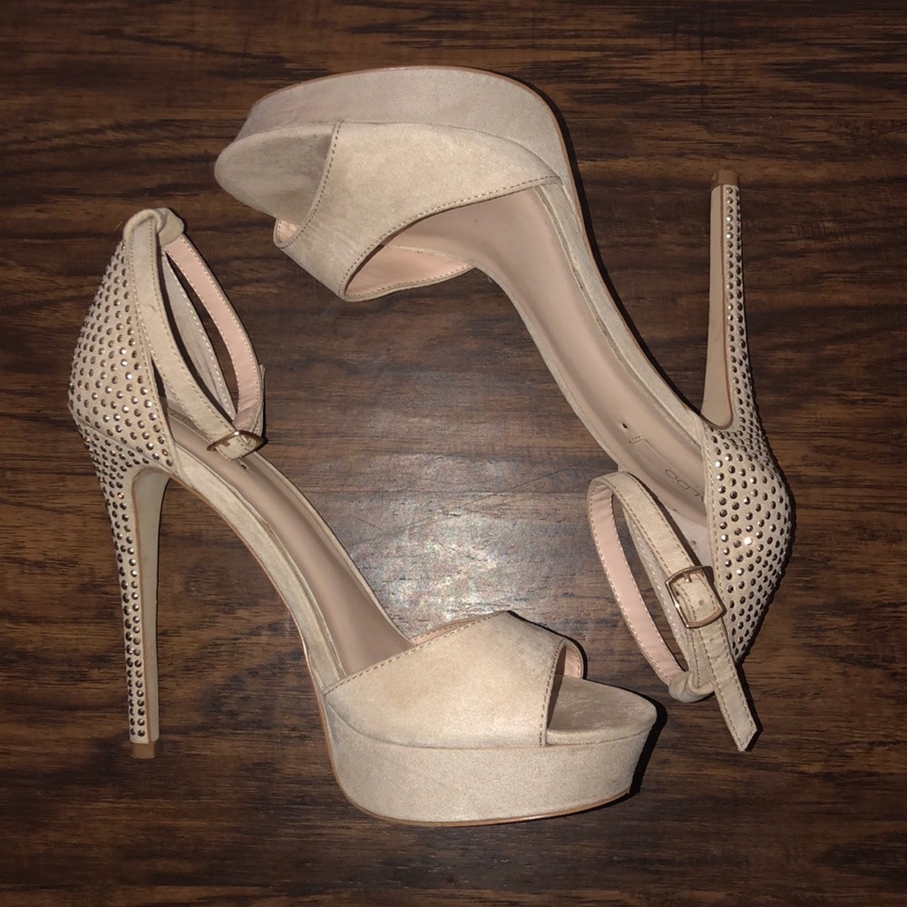 ALDO Gold Studded  Cream heels